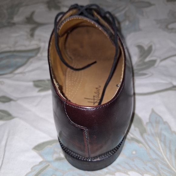 A pair of Cole Haans men's leather Oxfords in a size 9D. They're pre-loved - Picture 8 of 11
